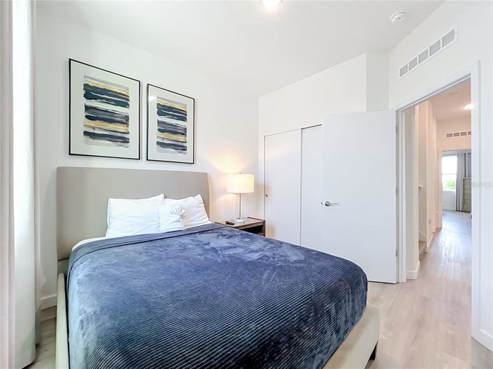 Image No.14-6 Bed Townhouse for sale