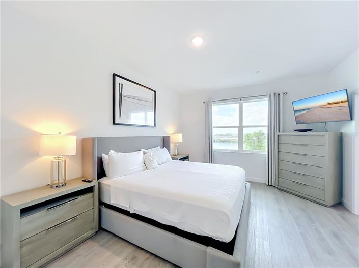 Image No.17-6 Bed Townhouse for sale