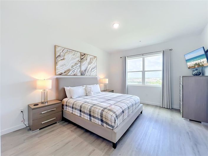 Image No.18-6 Bed Townhouse for sale