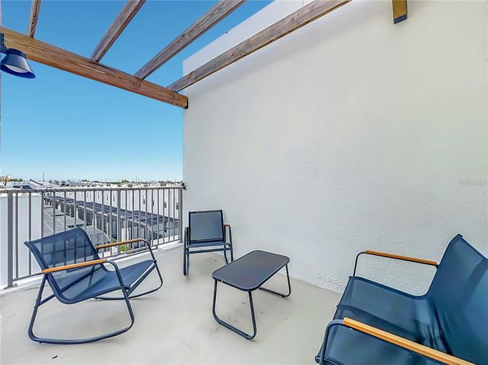 Image No.19-6 Bed Townhouse for sale