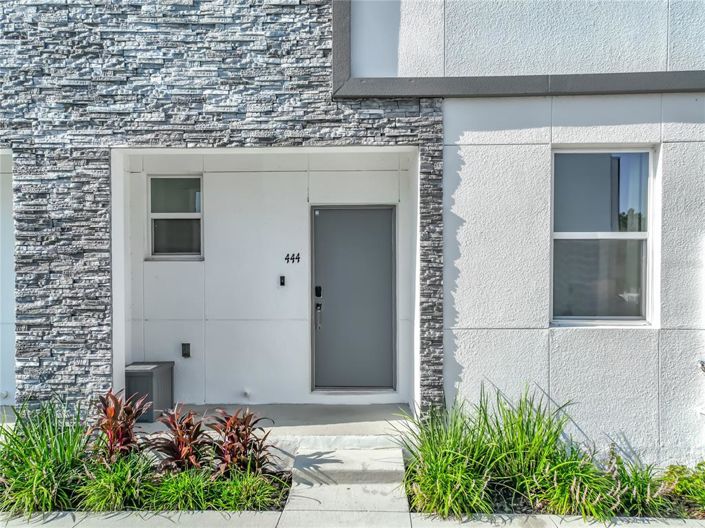 Image No.2-6 Bed Townhouse for sale