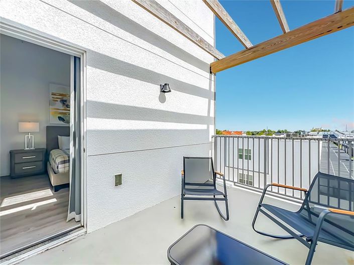 Image No.20-6 Bed Townhouse for sale
