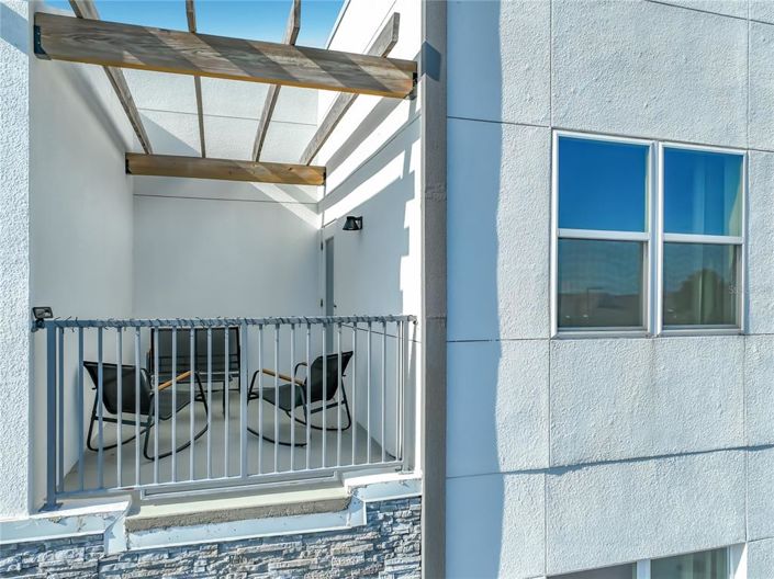 Image No.21-6 Bed Townhouse for sale