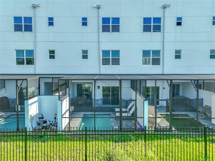 Image No.25-6 Bed Townhouse for sale