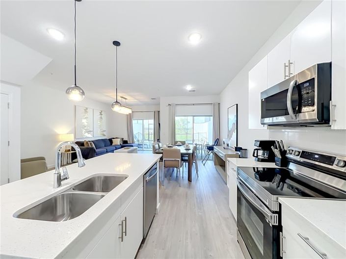 Image No.6-6 Bed Townhouse for sale