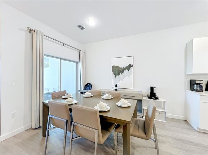 Image No.8-6 Bed Townhouse for sale