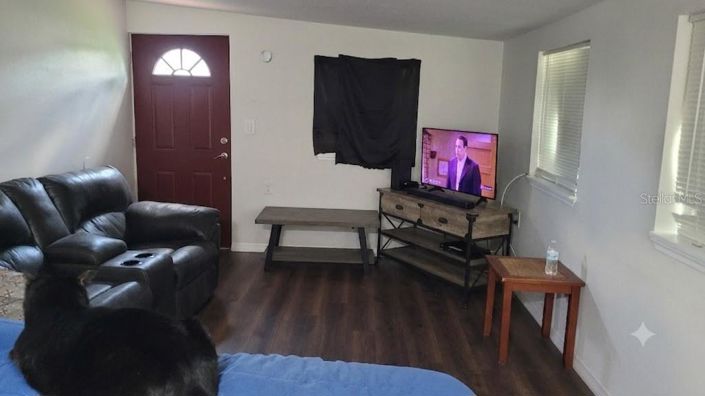 Image No.5-2 Bed House for sale