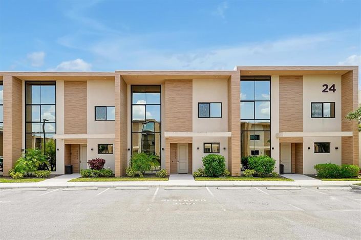 Image No.2-3 Bed Townhouse for sale