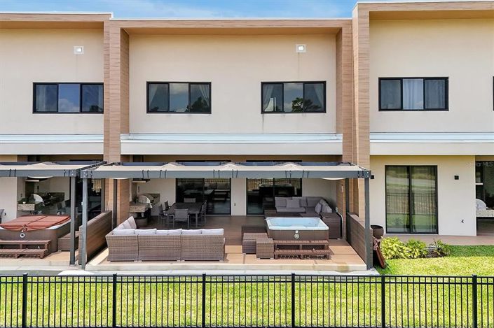 Image No.54-3 Bed Townhouse for sale