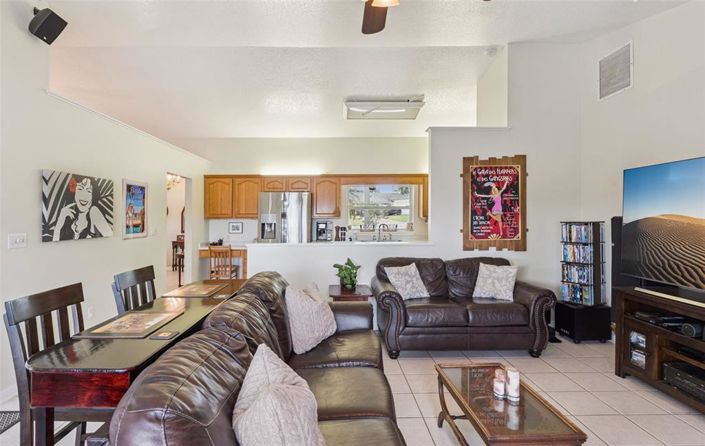 Image No.8-3 Bed House for sale