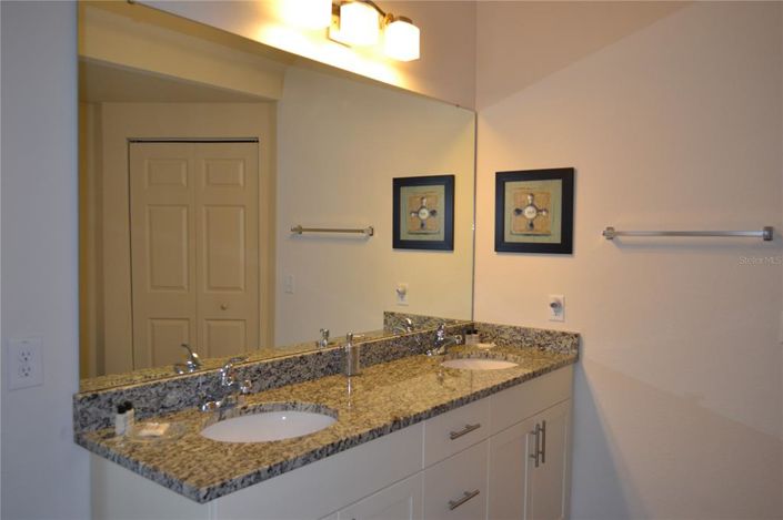 Image No.19-3 Bed Townhouse for sale