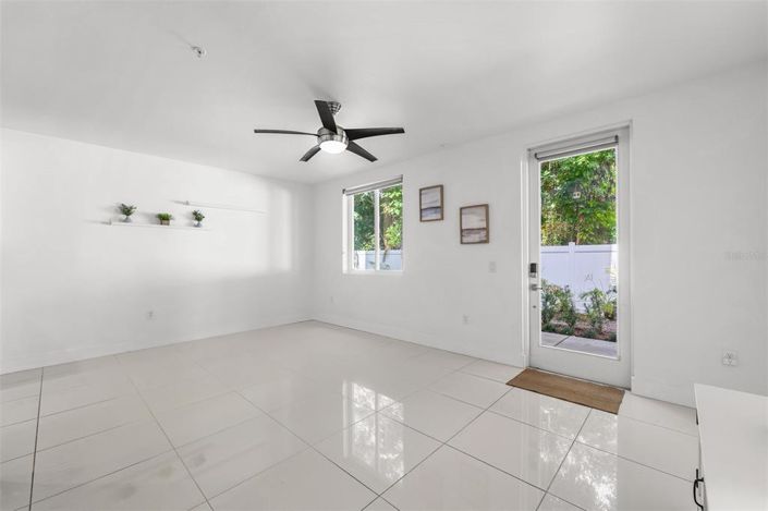 Image No.23-4 Bed Townhouse for sale