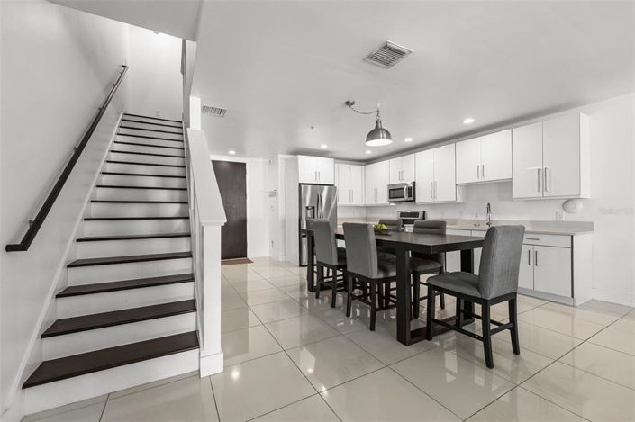 Image No.27-4 Bed Townhouse for sale