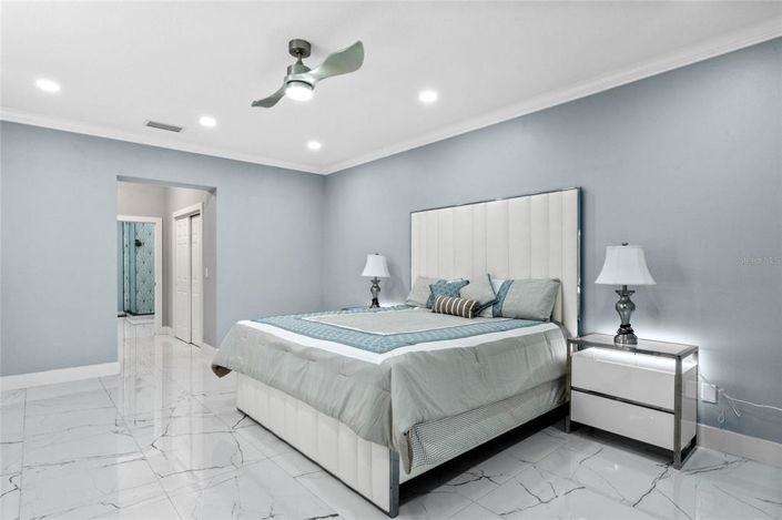 Image No.12-5 Bed House for sale