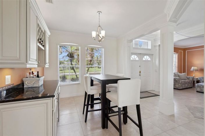 Image No.6-5 Bed House for sale