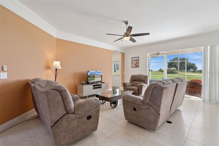 Image No.8-5 Bed House for sale