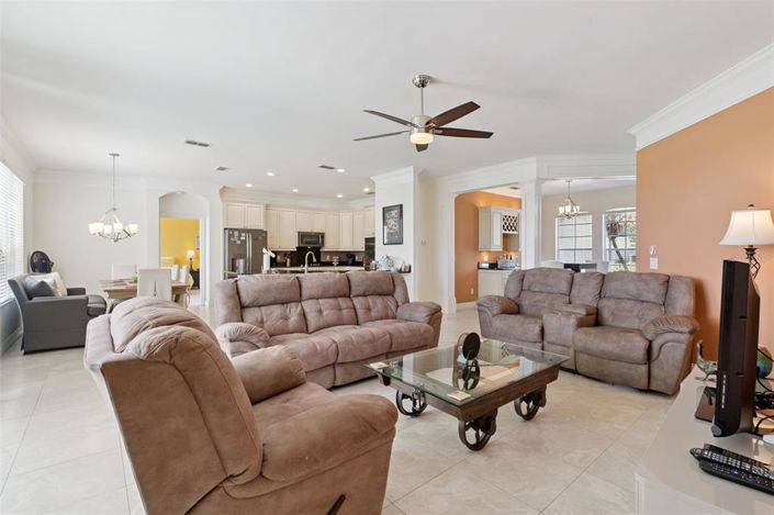 Image No.9-5 Bed House for sale