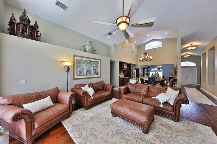 Image No.8-4 Bed House for sale