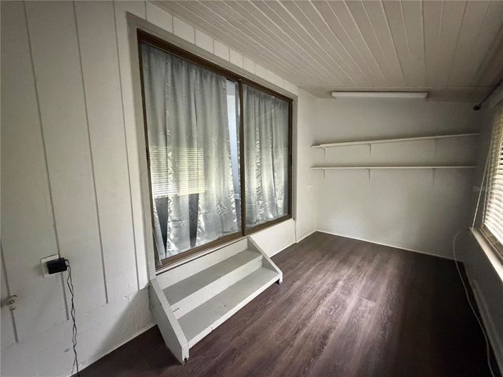 Image No.18-2 Bed Townhouse for sale