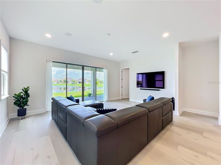 Image No.20-5 Bed House for sale