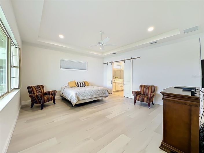 Image No.24-5 Bed House for sale