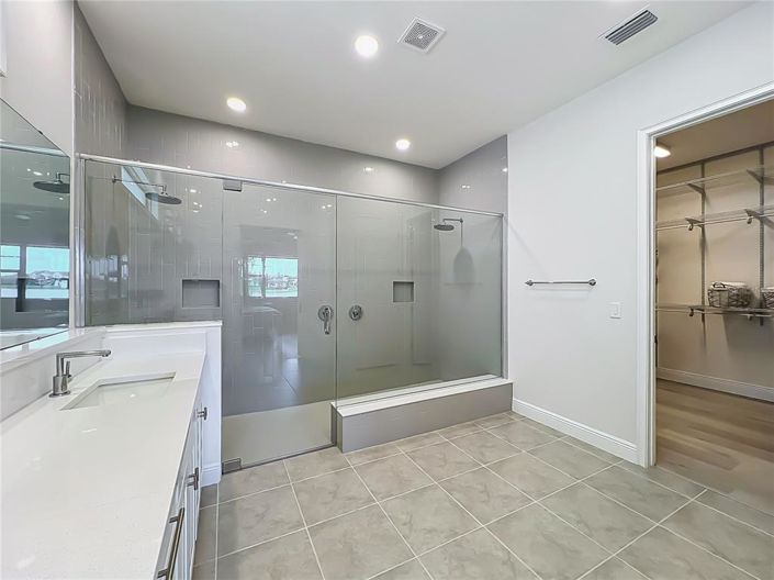 Image No.30-5 Bed House for sale