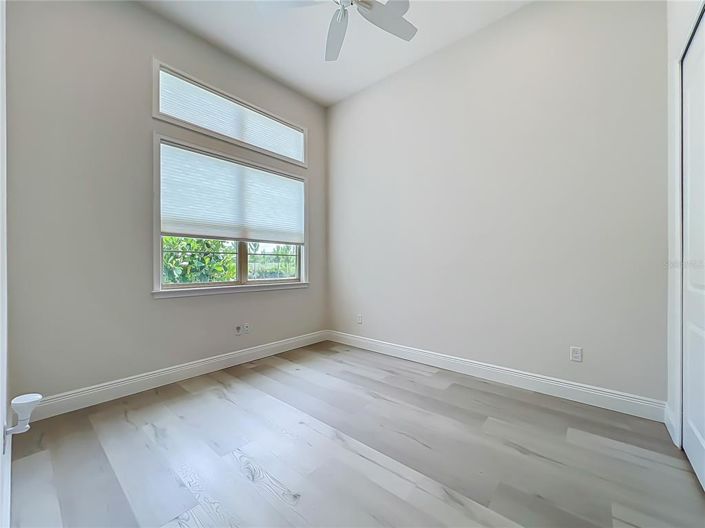 Image No.8-5 Bed House for sale