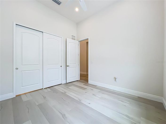 Image No.9-5 Bed House for sale