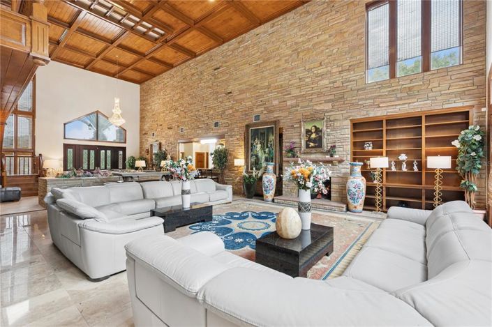 Image No.13-6 Bed House for sale