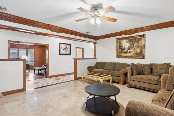 Image No.20-6 Bed House for sale