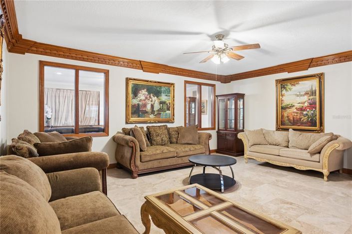 Image No.21-6 Bed House for sale