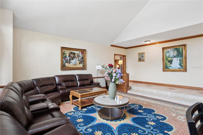 Image No.23-6 Bed House for sale