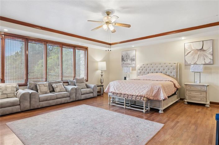 Image No.31-6 Bed House for sale