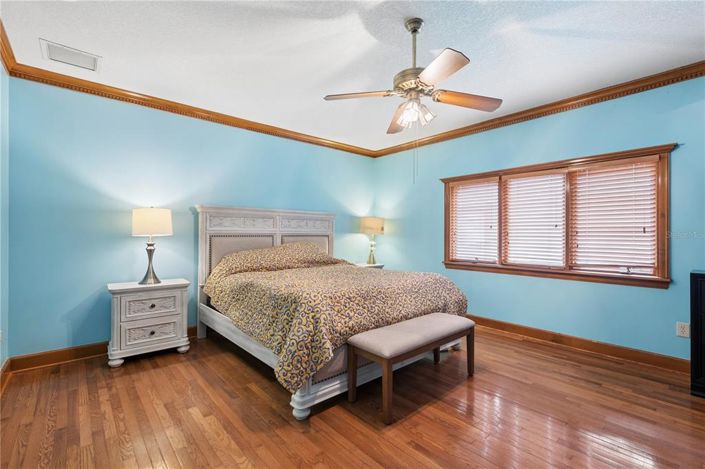 Image No.35-6 Bed House for sale