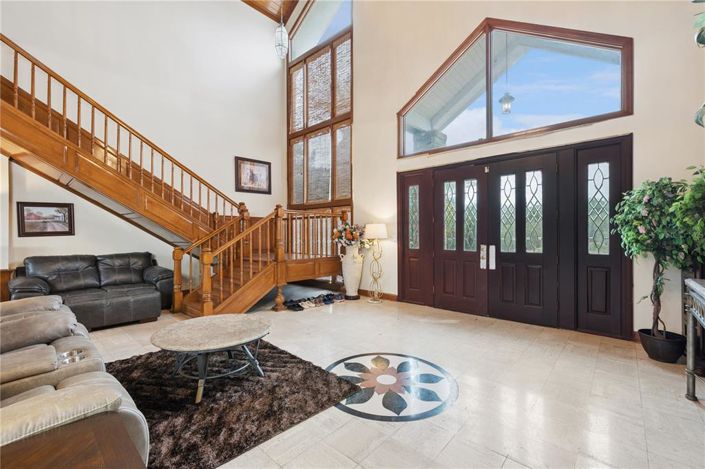 Image No.6-6 Bed House for sale