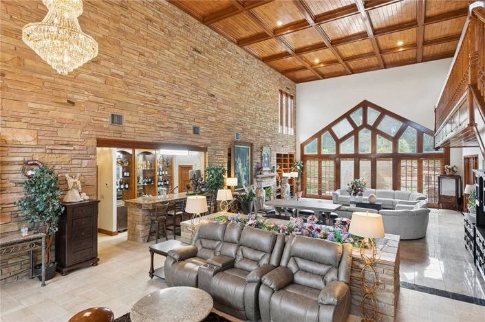 Image No.7-6 Bed House for sale