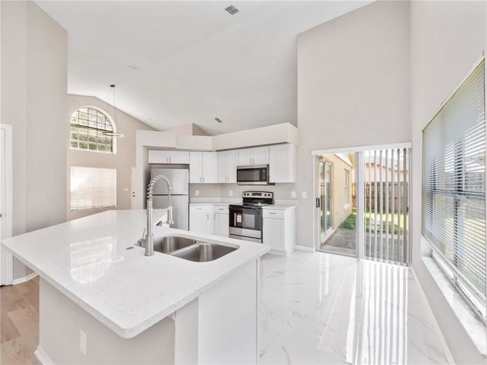 Image No.8-4 Bed House for sale