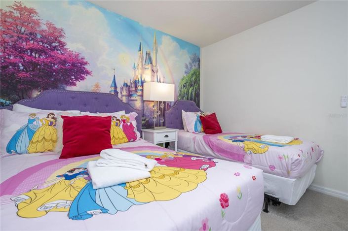 Image No.30-5 Bed Townhouse for sale