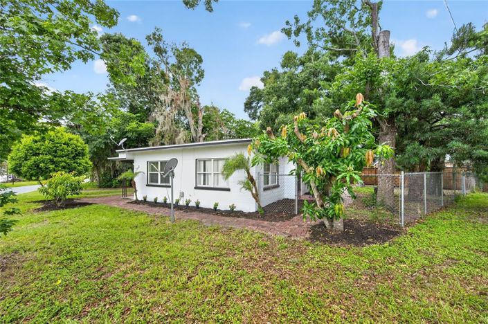 Image No.2-4 Bed House for sale