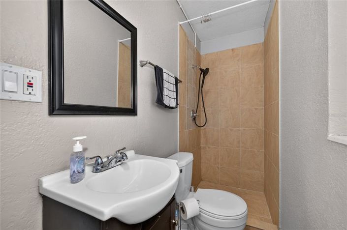 Image No.20-4 Bed House for sale