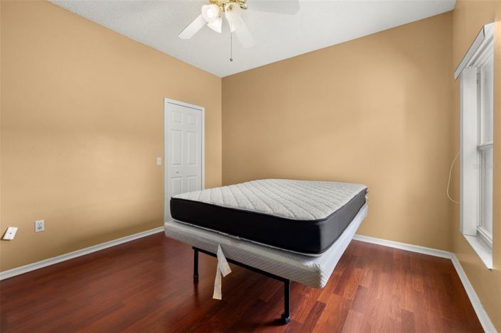 Image No.15-3 Bed House for sale