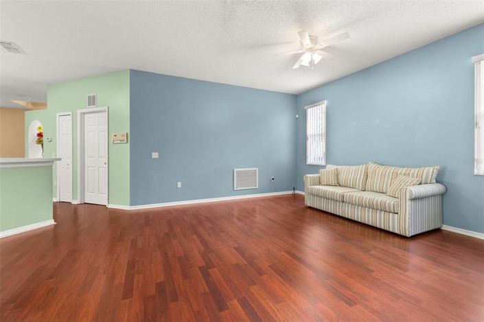 Image No.9-3 Bed House for sale