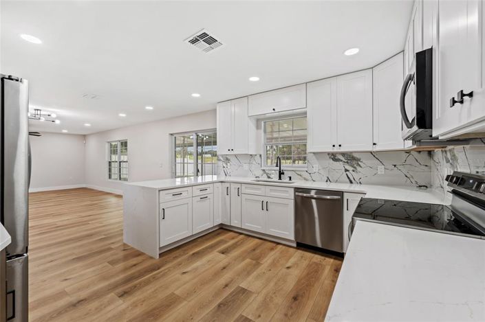 Image No.16-6 Bed House for sale
