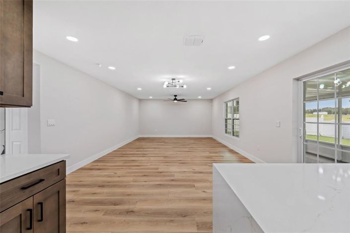Image No.18-6 Bed House for sale