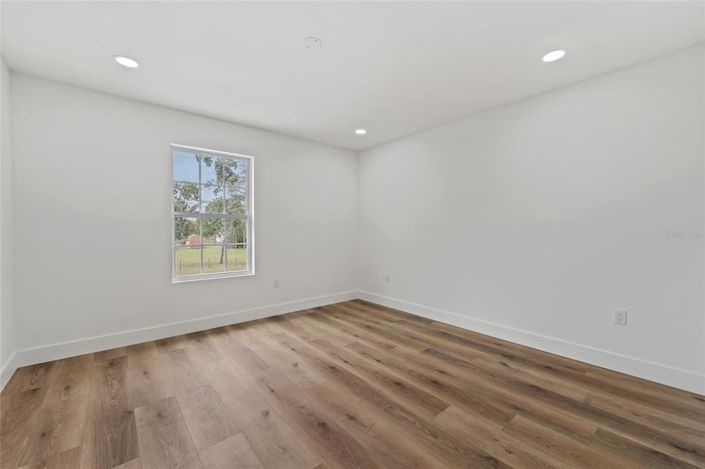 Image No.30-6 Bed House for sale