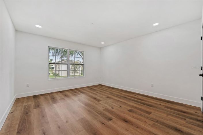 Image No.33-6 Bed House for sale