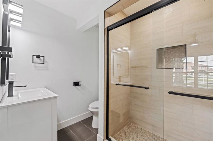 Image No.7-6 Bed House for sale