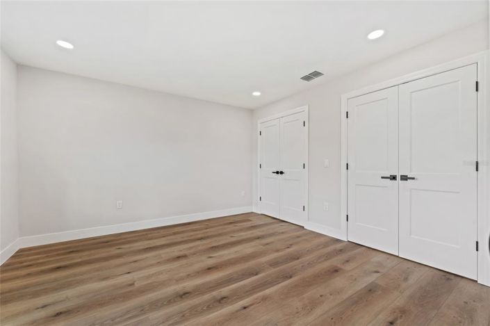 Image No.8-6 Bed House for sale