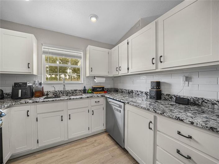 Image No.8-3 Bed House for sale
