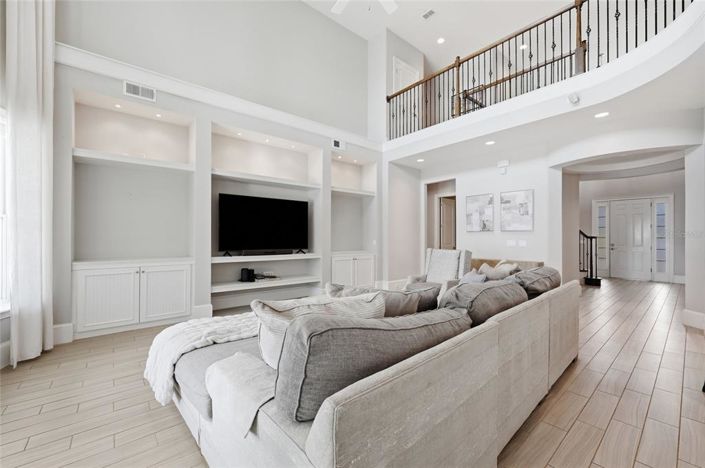 Image No.18-5 Bed House for sale